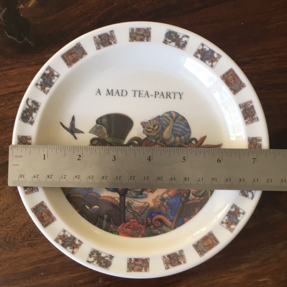 3 Alice in Wonderland Unique Bundle: 2 Used Books + 1 Melamine Plate - Picture 7 of 15